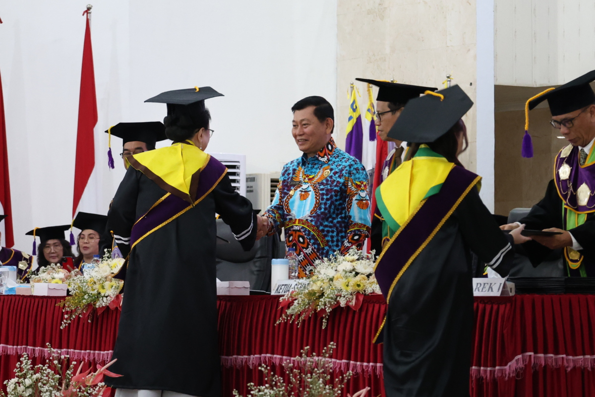 1.017 lulusan Unsrat diwisuda, Wagub Sulut tekankan pentingnya integritas dan kolaborasi
