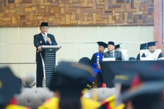 Pesan Gubernur Yulius Selvanus untuk Wisudawan: Ilmu adalah buah dari doa dan keringat orang tTua