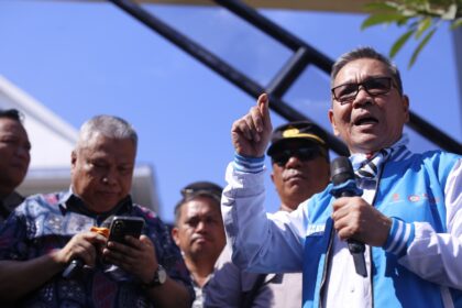 Flash News: Ratusan buruh gelar aksi di Kantor DPRD Sulut