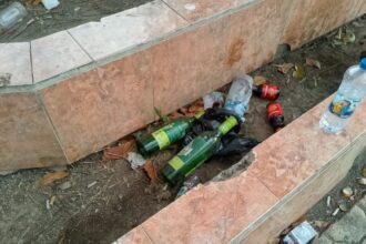 ‎Bekas botol miras berserakan di Sanpalk, pedagang minta patroli malam
