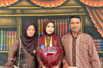 Anak petani, Ekdia Gonibala berhasil raih gelar sarjana diantara 248 wisudawan