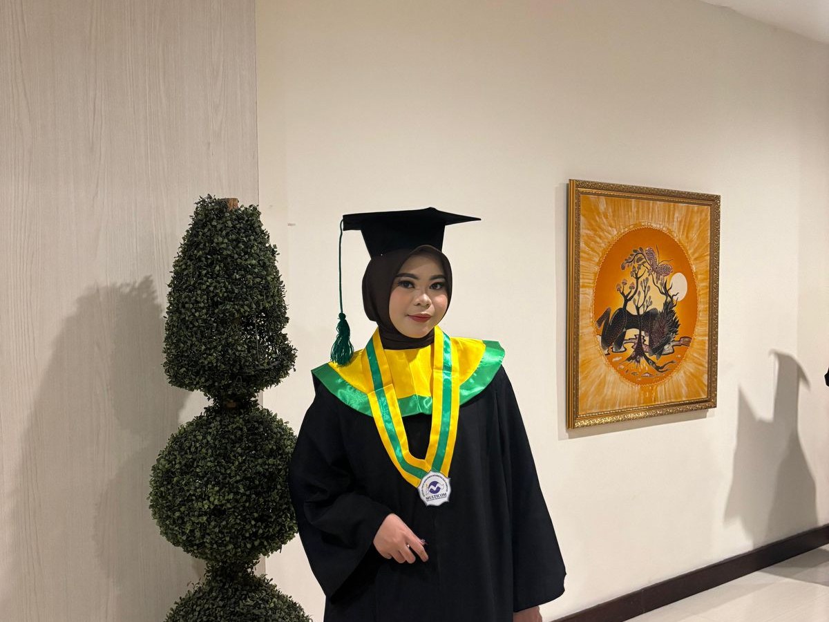 Anak petani, Ekdia Gonibala berhasil raih gelar sarjana diantara 248 wisudawan 8 Anak petani, Ekdia Gonibala berhasil raih gelar sarjana diantara 248 wisudawan