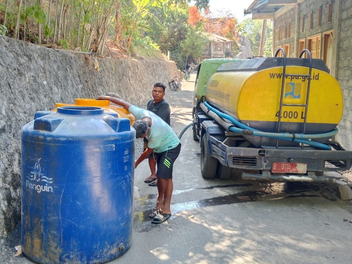Kekeringan Meluas, Pemkab Sitaro Terus Distribusikan Bantuan Air Bersih