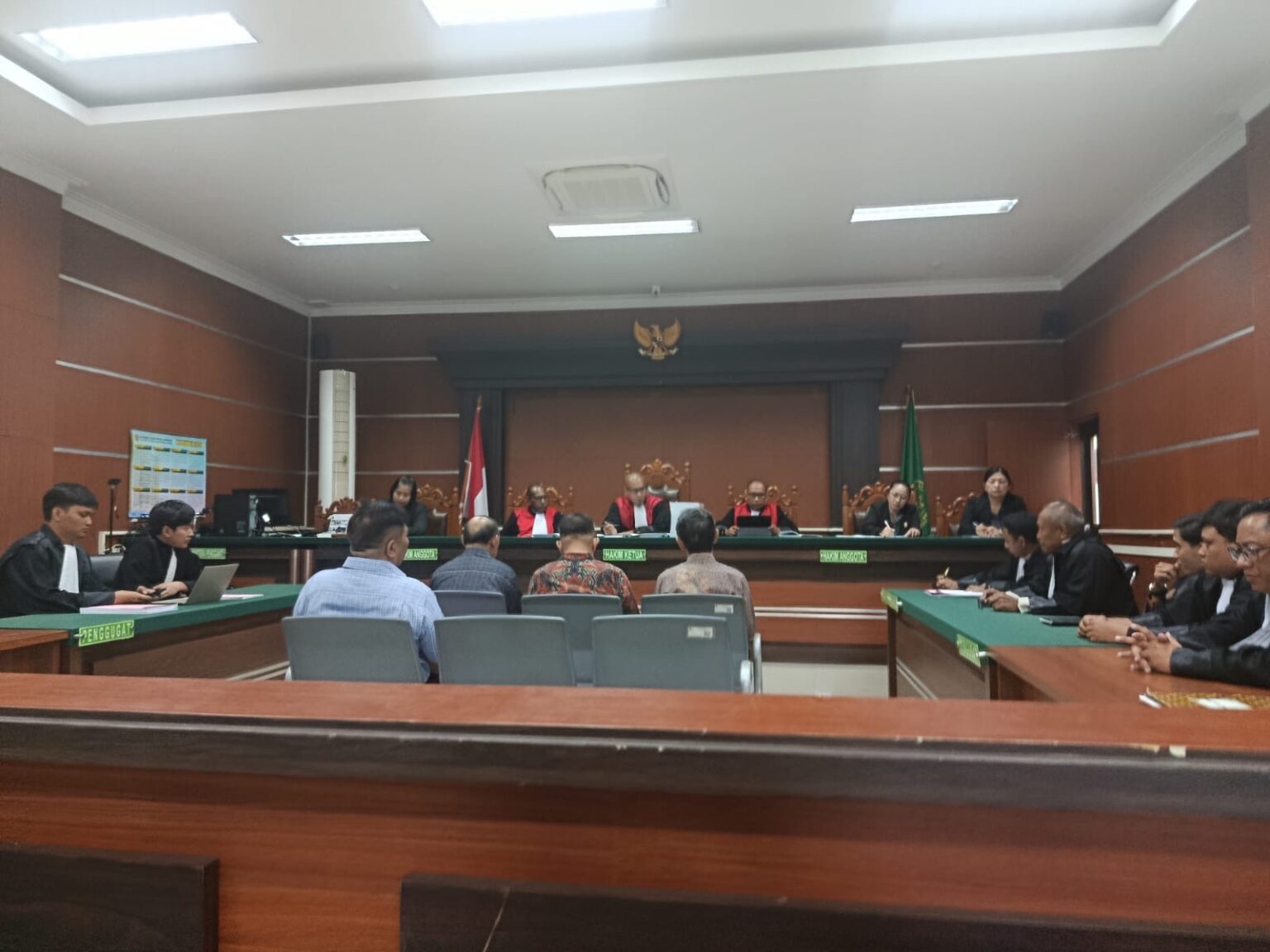 Sidang Perdana Dugaan Korupsi Dana Stimulan Gunung Ruang, Empat Terdakwa Duduk di Meja Hijau