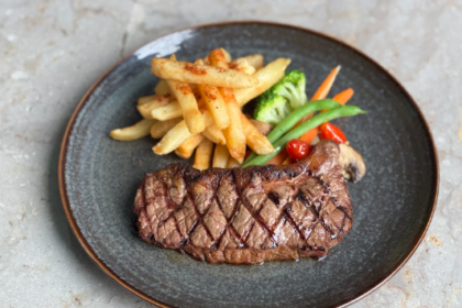 Aston Serang Tawarkan New York Steak Terjangkau dan Lapis Legit Premium