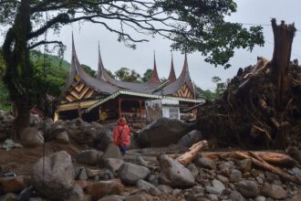 Banjir Bandang Solok: Dua Warga Hilang dan 100 Rumah Rusak