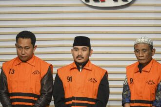 Erupsi Anak Krakatau Tunda Sidang Vonis Bupati Bekasi