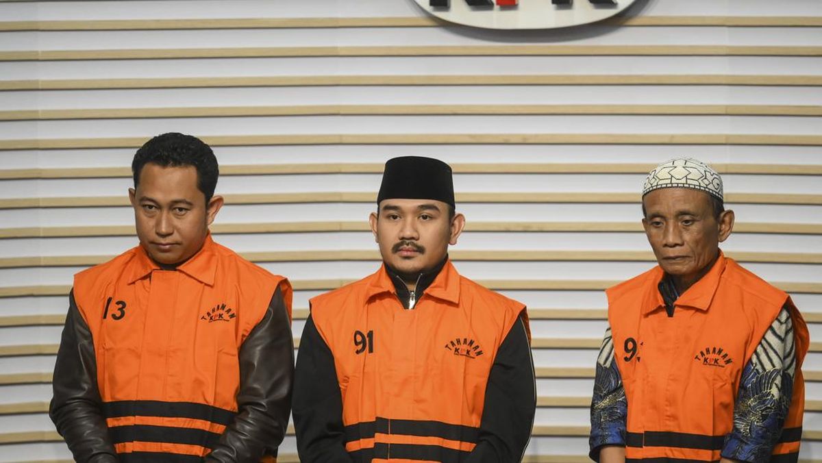 Erupsi Anak Krakatau Tunda Sidang Vonis Bupati Bekasi