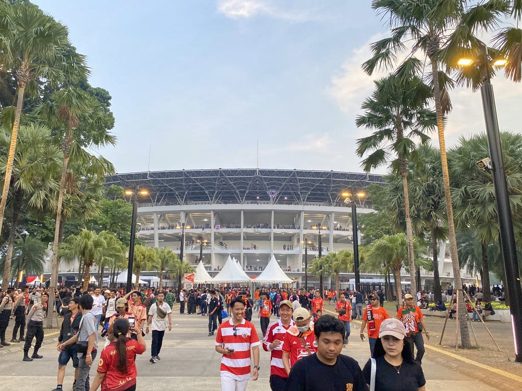 Gubernur Pramono: Rivalitas Persija-Persib Hanya di Lapangan