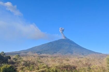Gunung Api Ili Lewotolok Erupsi, Abu Vulkanik Capai 600 Meter