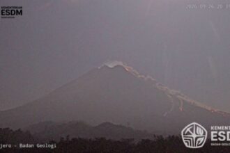 Gunung Merapi Luncurkan Awan Panas 2 Km ke Kali Boyong