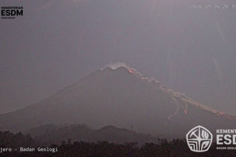 Gunung Merapi Luncurkan Awan Panas 2 Km ke Kali Boyong