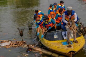 Jelang World Cleanup Day 2026, JHL Group Aksi Bersih Sungai Cisadane