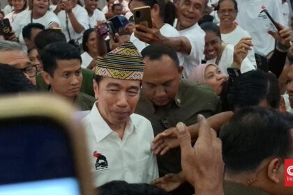 Jokowi Kunjungi Korban Gempa di Sikka NTT