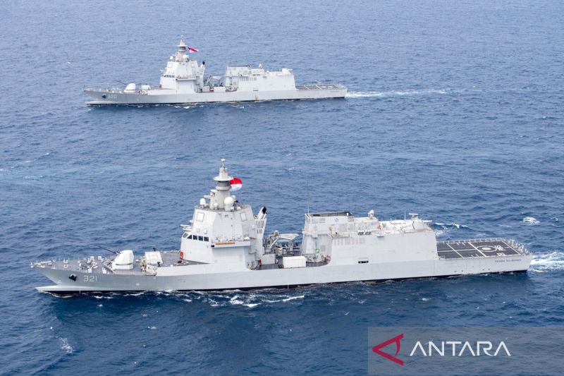 KRI Brawijaya dan Prabu Siliwangi Perkuat Pertahanan Laut RI