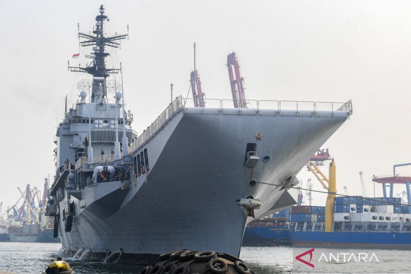 Kapal Induk Pertama Indonesia KRI Sriwijaya Tiba di Tanjung Priok