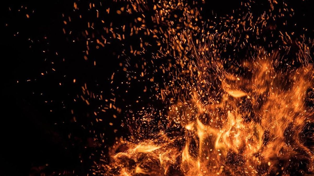 Kebakaran Apartemen Teluk Intan, 12 Mobil Damkar Diterjunkan