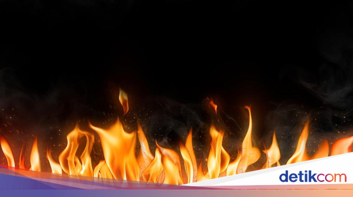 Kebakaran Apartemen di Penjaringan Jakarta Utara, 16 Mobil Damkar Dikerahkan