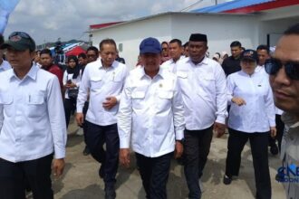 Menteri Trenggono dan Menkop Ferry Kunjungi Kampung Nelayan di Sinjai