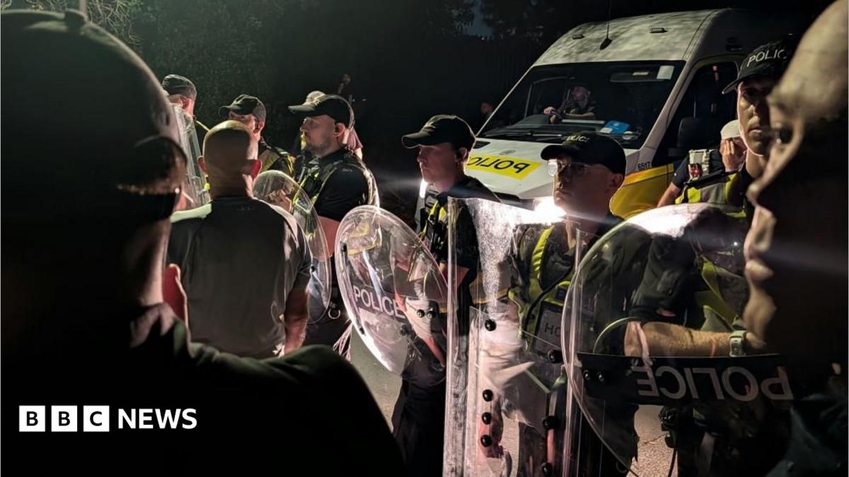 Protes Blokir Jalan di Portsmouth Usai 140 Migran Diselamatkan