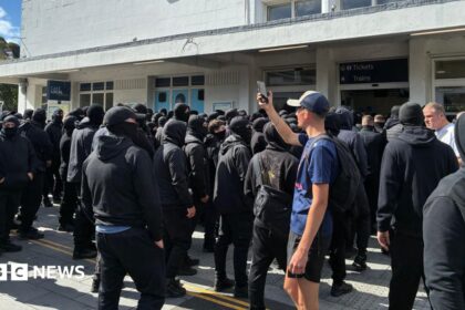 Protes Hambat Pelabuhan Dover, Polisi Dinilai Lambat Bertindak