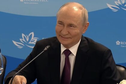 Putin Bahas Peluang Damai dengan Ukraina