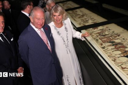 Raja Charles Apresiasi Pameran Permadani Bayeux di London