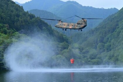 Tiga Helikopter Chinook Jepang Diterjunkan untuk Atasi Karhutla di Kalbar