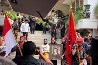 Tokoh PDIP Hadiri Rumah Duka Guruh Soekarnoputra