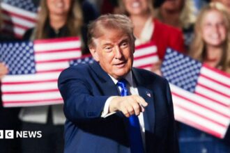Trump Janjikan $5,000 untuk Setiap Orang Dewasa AS Jika Partai Republik Menang