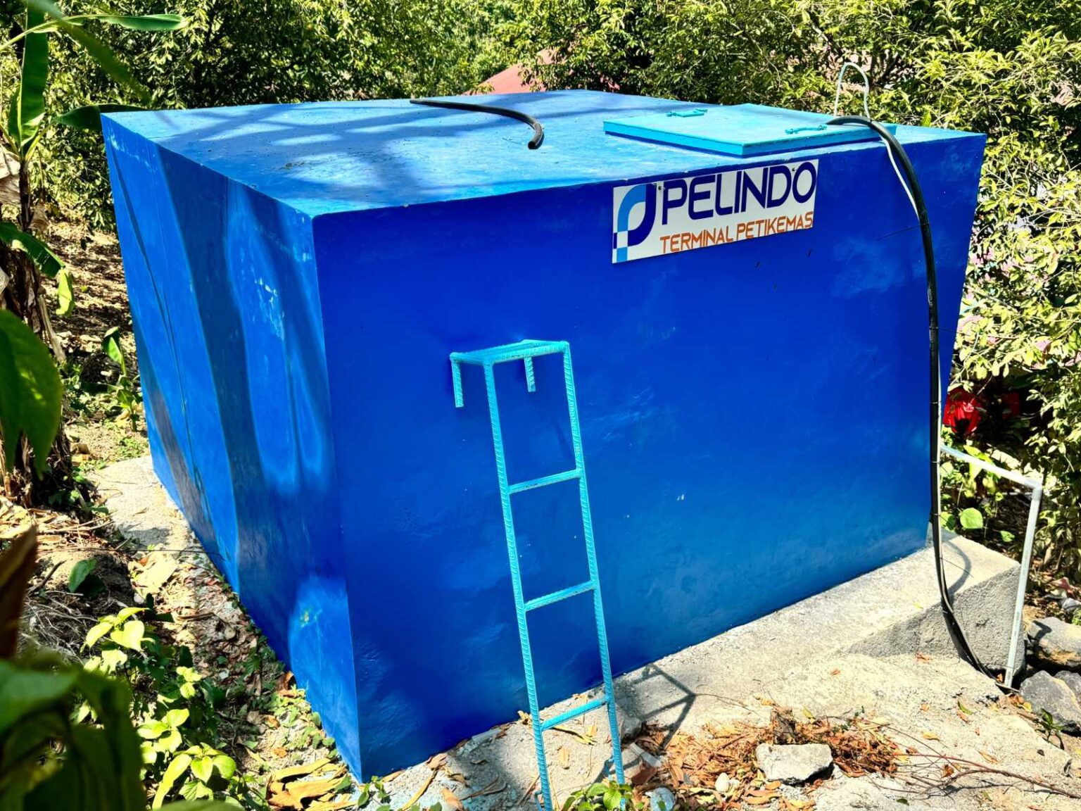 Pelindo salurkan bantuan bak air bersih ke warga Batu Kota