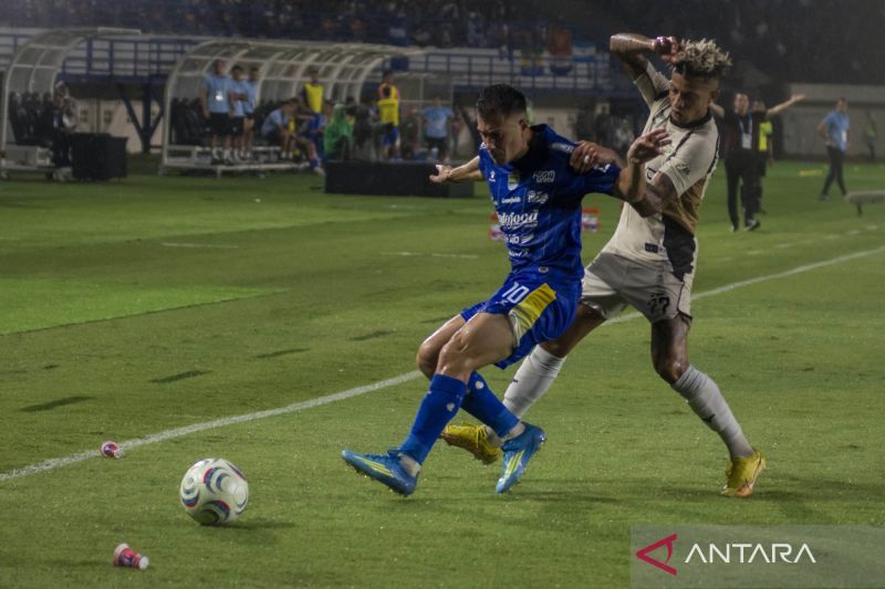 Adam Alis Bawa Persib Raih Kemenangan 2-1 atas Garudayaksa