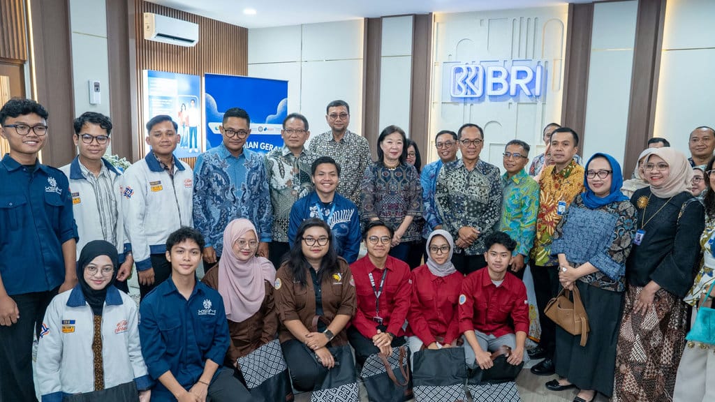 BRI Perkuat Literasi Keuangan Melalui Gerai CERDAS PeKA di UNAIR