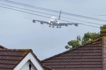 Badai Austen Terjang Inggris, Pesawat A380 Sulit Mendarat di Heathrow