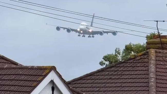 Badai Austen Terjang Inggris, Pesawat A380 Sulit Mendarat di Heathrow