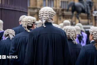 Burnham Batalkan Rencana Kontroversial Pembatasan Sidang Juri
