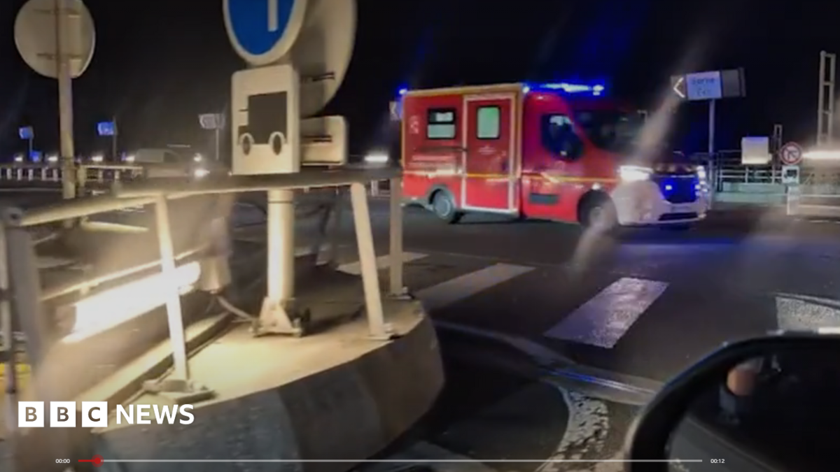 Bus Tabrak Kereta di Terowongan Channel, 19 Orang Terluka