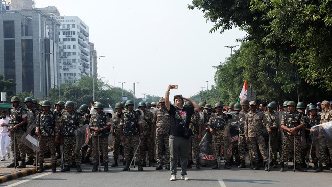 Demo Pemilu di India: Massa Serbu Mahkamah Agung, 6 Stasiun Ditutup