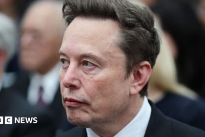 Elon Musk Batasi Layanan Starlink di Ukraina