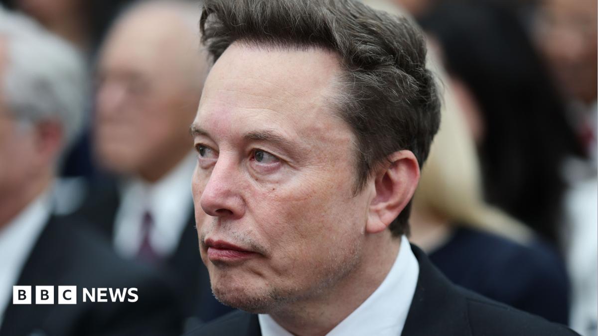 Elon Musk Batasi Layanan Starlink di Ukraina