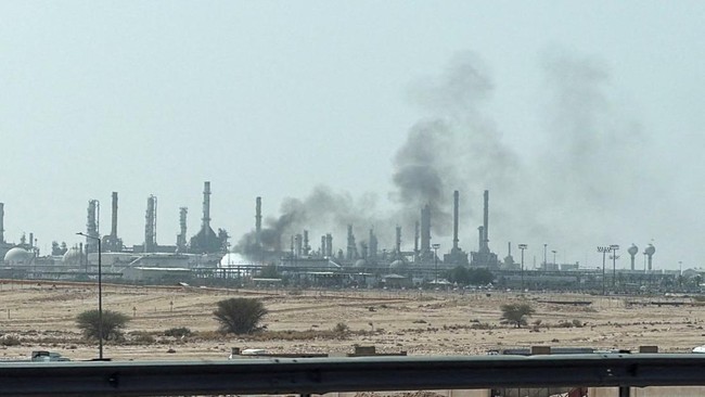 Fasilitas Minyak Aramco Diserang di Riyadh, Asap Hitam Membubung