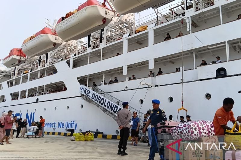 KM Dorolonda Mulai Layanan Reguler di Pelabuhan Donggala