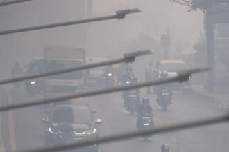 Kabut Asap Palembang Menekan Kesehatan dan Pendapatan Pedagang