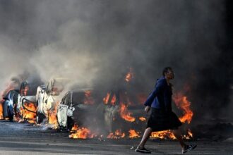 Kerusuhan di Afrika Selatan Melibatkan Warga Asing, Puluhan Mobil Dibakar