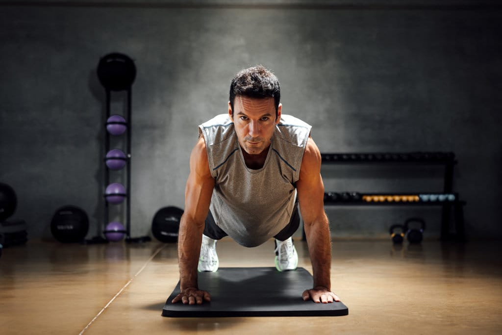 Membandingkan Forearm Plank dan High Plank untuk Kebugaran Tubuh