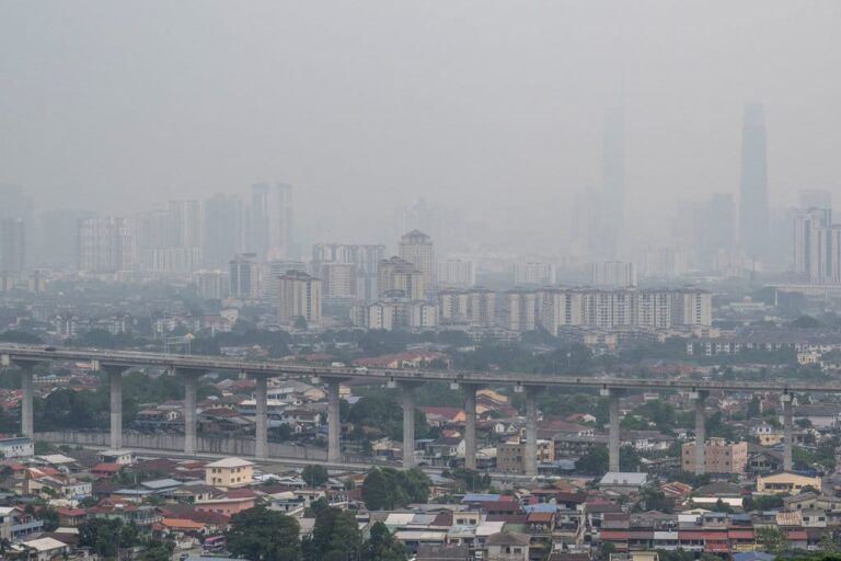 Menlu Komunikasikan Upaya Indonesia Atasi Karhutla dengan Malaysia