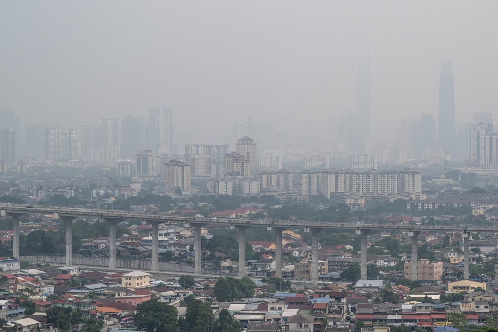 Menlu Komunikasikan Upaya Indonesia Atasi Karhutla dengan Malaysia