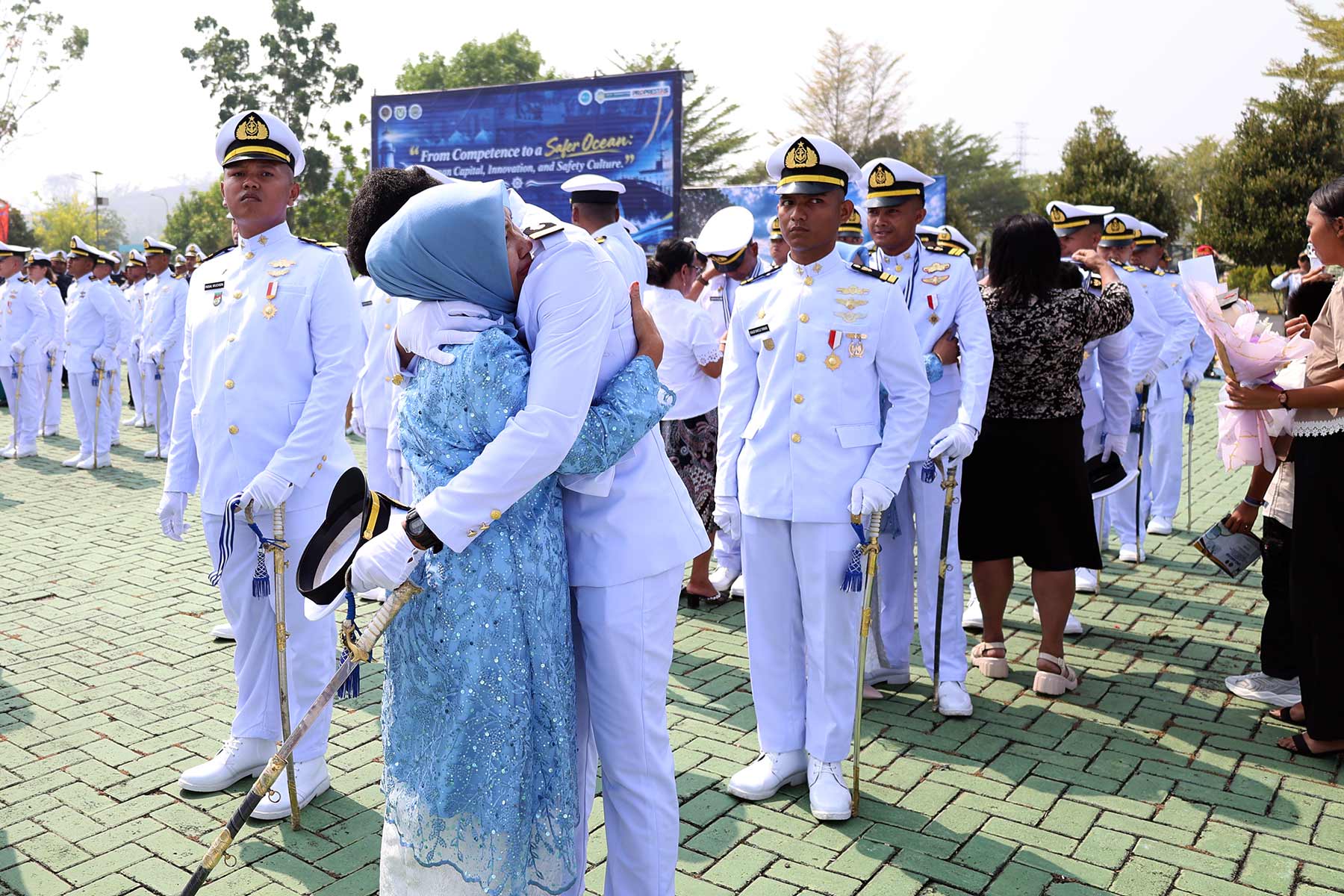 FOTO: Pelantikan Perwira Poltekpel Sulut 2026, keselamatan pelayaran jadi pesan utama 12 FOTO: Pelantikan Perwira Poltekpel Sulut 2026, keselamatan pelayaran jadi pesan utama