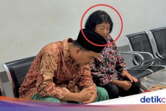 Pensiunan Guru di Pamekasan Tahan Polisi atas Dugaan Injak Al-Qur'an