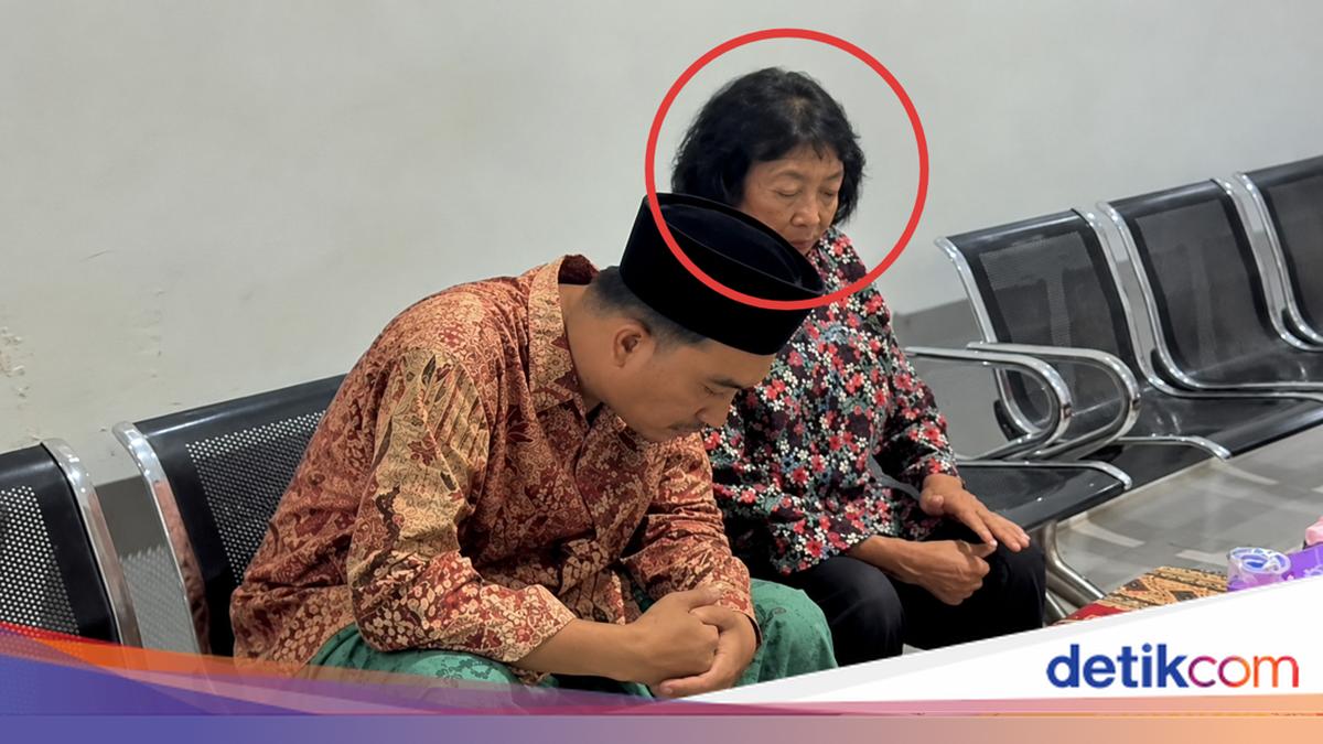 Pensiunan Guru di Pamekasan Tahan Polisi atas Dugaan Injak Al-Qur'an
